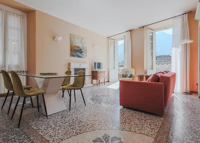 In Centro Storico La Loggia